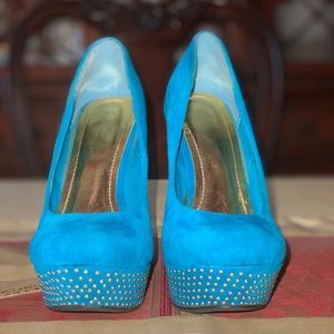 Shoe Dazzle blue suede wedges
